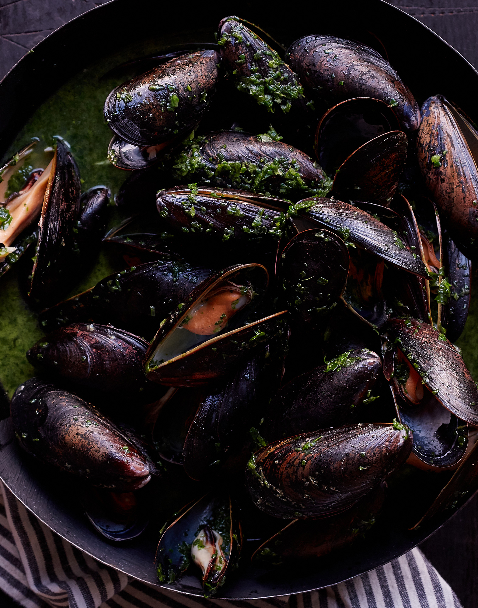 41_Steamed_Mussels_with_Basil_J_Miller_0864